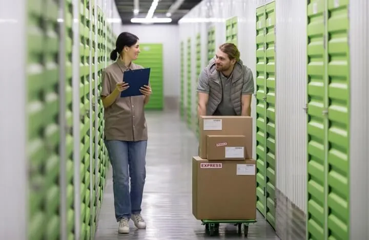 Smart Locker Công, Nhân viên VF&T